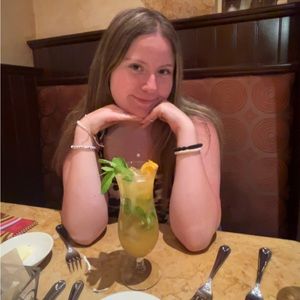Meet your Posher, Juliana